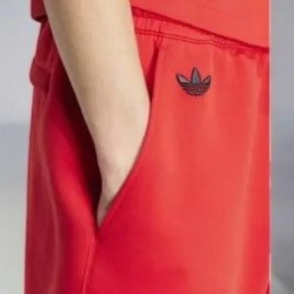 Adidas Neuclassic Red Striped Shorts Drawstring Waist Side Pockets NEW Medium